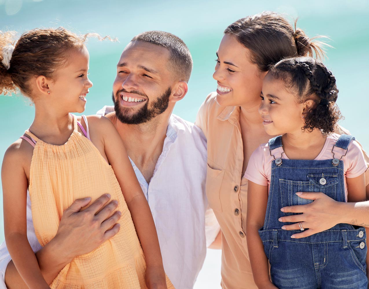 Foto: Família feliz na praia